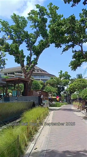 🚴‍♂️ Seminyak Beach Alley Update 🌴✨ 12 September 2025 This afternoon I took a ride through the small beachside alley in Seminyak, connecting Jalan Camplung to Double Six. Although narrow, this road is quite busy — especially during sunset when many visitors head to the beach. I made this video to give you an update of the current situation around Seminyak today. Enjoy the ride and the vibrant atmosphere of this lively beach area! 🌊☀️ #Seminyak #Bali #SeminyakBeach #DoubleSix #BaliVibes #Trave
