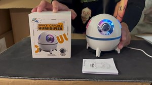 Space Capsule Humidifier, 220ml USB Personal Desktop Humidifier for Baby Bedroom Office Home, Colorful Night Light Mode (Purple)