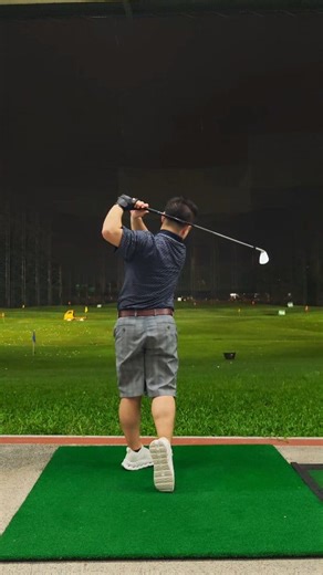💥 3 Reasons to Practice Your Wrist Release in Golf ⛳️ 1️⃣ More Power 💪 – A proper release helps you generate effortless speed and longer drives. 🏌️‍♂️💨 2️⃣ Better Accuracy 🎯 – Smooth wrist motion keeps your clubface square through impact. 👌 3️⃣ Consistent Contact 🔁 – It improves timing and ball striking for a more reliable swing. 🏆 #BoomPhakorn #TaxConsultantKeymanInsurance #RealEstateManagement #LongevityAndWellness | Boom Phakorn