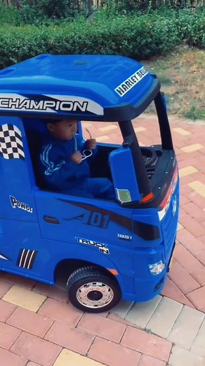 Stay Cool When Shipping the Cargo in my kids truck 🚛 🥰🥰 #carforkids #ride #kidstiktok #funnytoys #shorts #toysoftiktok #thekidscars #toysforkids #toycar #kidscar #forkids #forkid #kids #gift #babycarriage #courier #kids #kidstruck #truck #cargo #cool #staycool