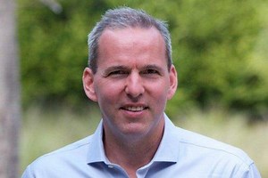 The Facts and Fiction Behind Conspiracy Theories”: Investigative Journalist & Psychologist To Examine Both Sides of The Story