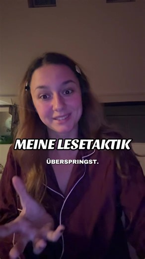 Wie lese ich über 100 Seiten in 1 Std? Mit der Zeit hab ich es auch gelernt abzuschätzen, ob ein bestimmtes Detail in der bildlichen Beschreibung noch wichtig wird für die Geschichte. Also eben zum Beispiel ein bestimmtes Detail von einem Saal. Man liest das sehr gut raus, indem man darauf guckt, WIE es beschrieben wird. Also ist es Teil einer Auflistung, oder bekommt es eine besondere Bedeutung zugeschrieben innerhalb der Beschreibung #booktoker #vaneschkobooks #books