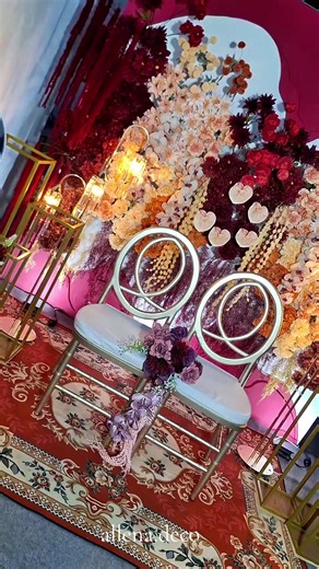 Kali ini kita nyoba maroon mix peach 🍑 ternyata cakep juga 🥰 Untuk engagement dan Akad bisa request model dan warna bunga ya Kak (kuota terbatas). Silakan Chat admin yaa Info PL/Booking WA 👇 WA 085161045224 #dekorasitunanganjombang #dekorasijombang #backdropjombang #backdroptunanganjombang #engagement