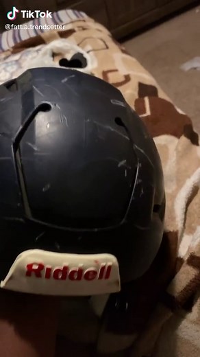 Comment Speedflex or F7? #OneStepCloser #WidenTheScreen #footballhelmets #speedflex #f7 #footballtiktok