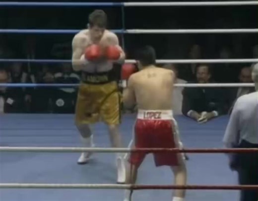 💥 One round. New champion. Jose Luis López blew away Eamonn Loughran in Round 1 to capture the WBO Welterweight title — TKO1, 1996, Liverpool. #Boxing #WBO #Welterweight #JoseLuisLopez #EamonnLoughran #OnThisDay #BoxingHistory | BTR Boxing Podcast Network