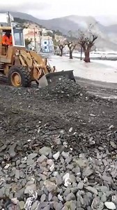 76K views · 260 reactions | Προβλήματα και στο νησί της Καρπάθου από τους Ισχυρούς Ν. Ανατολικούς ανέμους εντάσεως 10B. Περιοχή Διαφανή Καρπάθου. Βίντεο: Silisav Ernias | Forecast Weather Greece | Facebook