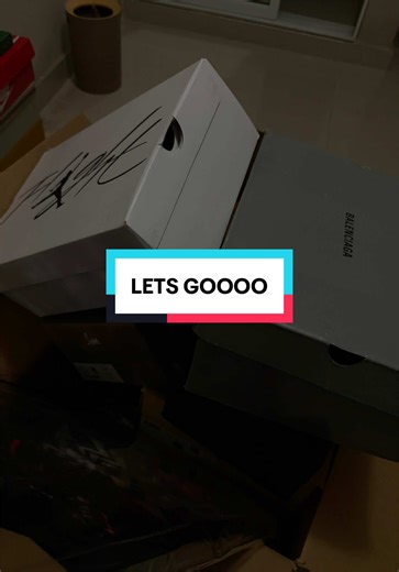 Videos de ONLINE SHOPPING (@xostyle.open) con “original sound - ONLINE SHOPPING”