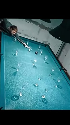 This guy played snooker and this happened!🎱💥 #meme #funny #shorts
