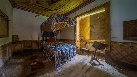 Inside a 400-Year-Old Portuguese Palace Abandoned for Decades