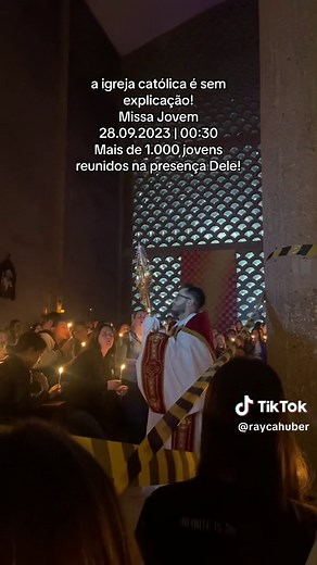 Missa Jovem: Mais de 1.000 Jovens na Igreja Católica