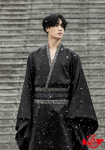 Lay on the fusion of traditional Chinese music and contemporary pop, plus the motif of past and present life in new solo album, Lit