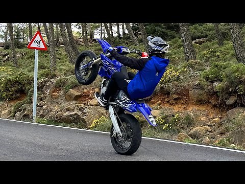 LA YZ125 SUPERMOTARD SALE A LA CALLE