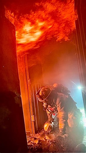 Guide to building a search culture.. ⬇️ STEP-BY-STEP: -LOCATE {the fire} -COORDINATE {the engine} -PROTECT {the search} 🎙️: @chiefdavidrhodes 🎥: @vententersearch_com Can Confidence Supporters: @goruck @firedexppe @vanguardsafetywear #CanConfidence #VentEnterSearch #NoPlanB | Eric R. Wheaton