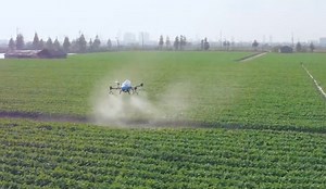 💡🌿 Are you in the farming industry and in need of some cutting-edge pest control technology? This top-of-the-line UAV #drone is capable of holding up to 22 liters of pesticide, ready to eliminate all the pests on your farm! 🛒 Buy it now: https://qifeizn2020.en.made-in-china.com/product/xvKQNfjdLCph/China-Agr-22L-Pesticide-Spraying-Farm-Fogging-Agricultural-Agriculture-High-Pressure-Sprayer-Uav-Drone-Sprayer.html?utm_source=facebook&utm_medium=free&utm_campaign=20220428-farmdrone #UAVdrone #Sm