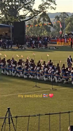 What you’re seeing is the Sibhaca, a traditional warrior dance of the Swazi people in Eswatini, the small but proud kingdom nestled between South Africa and Mozambique. Don’t let the vibrant colors mislead you, it isn’t Congo. The rhythms, the flags, the energy, everything here is distinctly Eswatini. Until 2018, the country was officially known as Swaziland. It was King Mswati III who restored the name Eswatini, meaning “land of the Swazis” in siSwati. Same nation, renewed name, enduring cultur