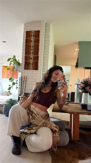 Amy Bichajian on Instagram: "My first few moments back on US soil after Peru, I was gifted with an opportunity to practice patience. My partner hadn’t left home yet, and with some frustration I sat down in baggage claim. I had a choice - choose the path and frequency that is led from love and forgiveness, or the path that isn’t. I laughed, knowing this was an exact ask I had for the medicine, and decided in that moment these next 30 minutes were a gift. 🤲🏽 I was able to do a whole qigong pract