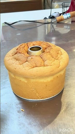 キャラメルシフォンケーキ✨型抜き作業 #cake #chiffoncake #シフォンケーキ