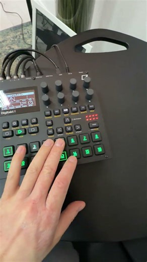 Carbon based lifeforms style #carbonbasedlafeforms #bpm90 #behringer #synth