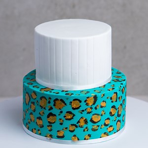 Let me start off by saying the colours of this style of cake are endless! I was tossing up between this pretty teal or a deep pink, but the teal won out in the end ;) This makes for a great kids cake, or adult cake alike. The edible gold paint that I used here is made from edible gold luster dust and vokda. If you can't use vodka, you can mix in white vinegar or lemon juice instead, these will work nicely too. While I don't have a fondant recipe myself just yet, I highly recommend the fondant by