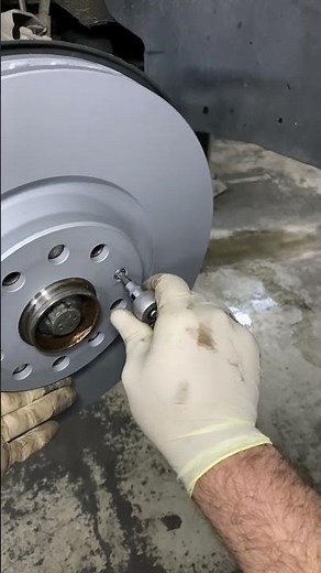 Audi Q3 F3 front brakes change Q3 40tdi Quattro #automobile #mechanic #diy
