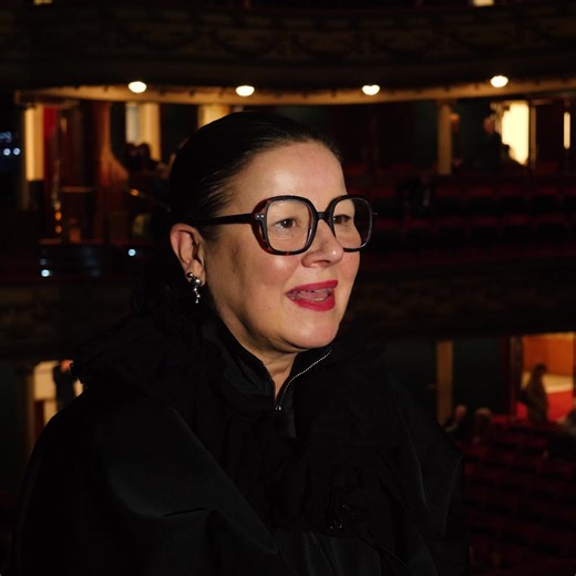 Chantal Pattyn weet precies waarom het de moeite waard is: Florentina Holzinger is "een buitengewoon interessante vrouw". Op 26 maart gaat Pattyn in gesprek met Holzinger en dirigent Marit Strindlund over Sancta. Wees erbij in Opera Antwerpen. Tickets: €5 via 👉 https://operaballet.vlaanderen/fb-gesprek-Florentina-Holzinger 🎥 Mario De Munck | Opera Ballet Vlaanderen