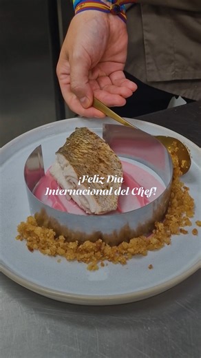 Detrás de cada plato de los restaurantes de Barceló La Nucía, hay un chef con mucho talento @atzenichf👨‍🍳 Su inspiración nace del Mediterráneo y de un lugar creado para disfrutar sin prisa. ¡Feliz día internacional del chef! - Behind every dish at Barceló La Nucía restaurants, there’s a talented chef @atzenichf 👨‍🍳 His inspiration comes from the Mediterranean and from a place designed to be enjoyed without haste. Happy International Chef’s Day! #BarcelóLaNucía #BarcelóLaNucíaHotels #Internat