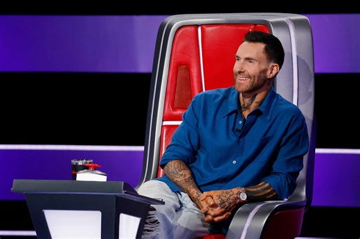 Adam Levine Rocked Effortlessly Flipped Hair & Stubble on The Voice Season 1 (PHOTO)