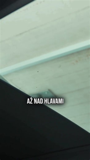 91K views · 82 reactions | Jak to vypadá na zadních sedadlech nového Qashqaie?  ✅ Komfortní sedačky a kvalitní materiály na dveřích ✅ Dostatek prostoru pro pohodlné cestování ✅ Možnosti konektivity pro vaše zařízení ✅ Výhled z panoramatické střechy Pohodlí, prostor i chytré detaily přesně tam, kde je potřebujete. Zajímá vás více? Sledujte náš profil. #nissan #nissancz #qashqai | Nissan | Facebook