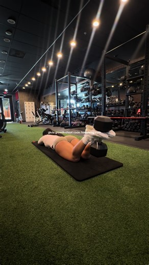 add THIS in - you’re welcome🩷 (details in caption) How to do lying dumbbell hamstring curls (proper form): • Place a dumbbell between your feet and squeeze it tight • Keep hips pressed into the floor/bench (no arching) • Toes slightly pointed down to bias hamstrings • Curl slowly up until heels drive toward glutes • 2–3 sec lift • 1 sec squeeze • 3–4 sec lower • Don’t swing — stay controlled the whole time • Range of motion > heavy weight • 3–4 sets of 10–15 reps Mind–muscle cues: • Think “heel