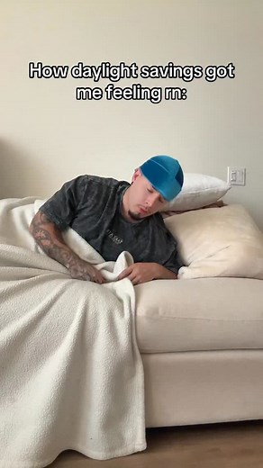 8.2K views · 73 reactions | I be thinking its 10pm and 5pm藍 #daylightsavings #daylight #cold #winter #weousside | EP | Facebook