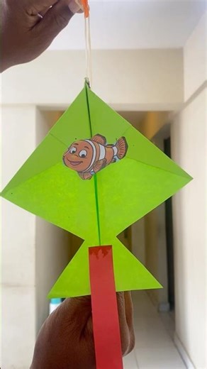 日本の凧紙飛行機の室内テスト飛行