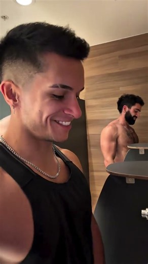 Size between bros 👌🏻😚 #gaytiktok #lgbtiq #love #lgbtcommunity #memes