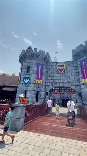 Get ready to experience The Dragon like never before! 🏰✨ From the awesome castle inside to the heart-pounding drops and curves outside, every moment is an adventure. Feel the wind in your hair and the magic in the air! 🎢 Book Now: https://www.legoland.com.my/explore/theme-park/rides-attractions/ #TheDragon #LEGOLANDMalaysiaResort #RollerCoaster