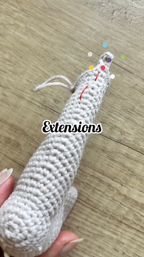 EXTENSIONS Sometimes, pulling up the top part of a crocheted piece using the height of a double crochet stitch isn’t enough. Besides, I don’t like how double crochets break the texture and leave holes. In such cases, I use what I call “extensions”: a chain of a specific length, followed by single crochet stitches worked into the left loops of that chain. This method allows me to add height in a more flexible and seamless way—without disrupting the texture of the fabric. I use this technique when