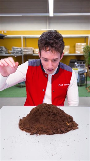 À l’ombre des feuillages, cette table de jardin fait germer le soleil et les moments partagés 🌸 | Conforama