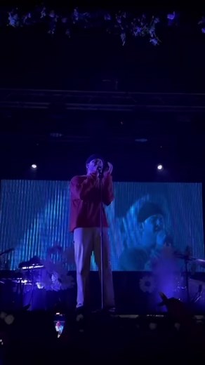 Live Music Performance: A Captivating Stage Presence