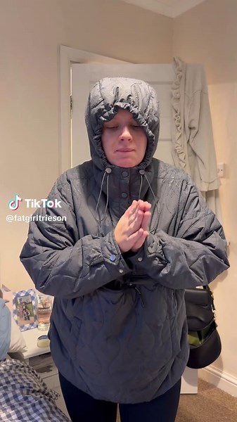 @PUFFIT.UK please make puddle suits, I feel so bad being all dry in my hoodie whilst my kids are drowning 😩 #puffit #waterproof #autumwear #fatgirlfind #curvygirl