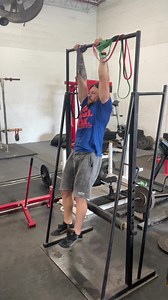 Extra abs for bigger OHP 🔺 If you want a big overhead you have to strengthen the abs as well. 🔺 One may doubt the need for strengthening anything other than the shoulders for a OHP PR, but abs play a role as well. By placing an additional emphasis on the abs and lower back, it will aid in discouraging any anterior tilt while pressing. Here is a mini ab workout one can add in geared towards the abs. 🔺 -100 hanging knee raise in as few sets as possible -200 standing crunches on a high pulley -I