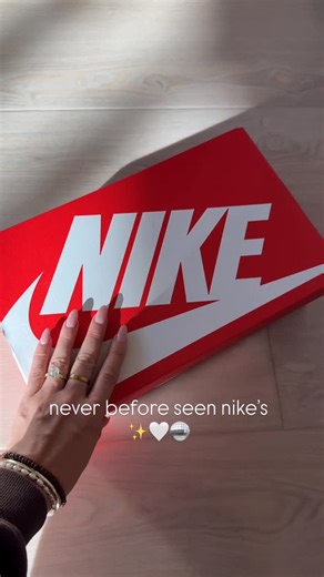 P I N K I V Y on Instagram: "Are you kidding me?!🤤😍✨comment “shoes” for a link to shop✨🪩 - #neutralstyle #neutralnails #pinknails"