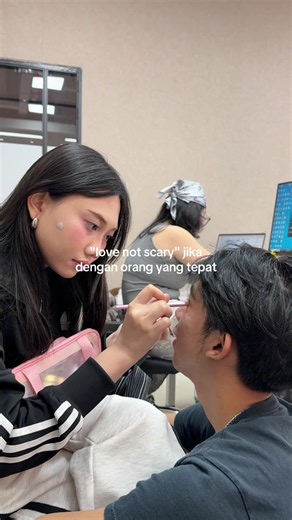 suka heran sama orang yang ga beneran cinta tapi tetep dipacarin, trs ujung ujungnya malah nyakitin (aneh)