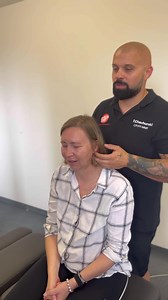 170K views · 3.6K reactions | Impingement syndrom, CMD , Atlas Syndrom itd mnóstwo bzdur które były zdiagnozowane . Nikt nie popatrzył na psychikę pani i przez co przeszła . Każdy szuka zwyrodnienia kiedy większość problemów to funkcjonalne i somatyczne . Ćwiczenia oczywiście zrobione na moich oczach i wykonane bedA w domu jak nie to drzwi do gabinetu dŁa tej pani na zawsE zamknięte . Pozdrawiam | Toony | Facebook