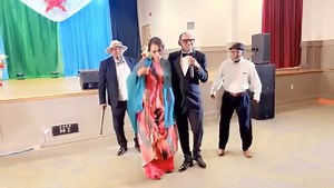 Dernière chanson d'adieu de notre éminent chanteur Abdi Nour Allaleh avec la présence de nôtre soeur Mahdiya Atteyeh. Bonne chance, légende Abdi Nour. Il est temps de revenir vers Allah et de se consacrer pleinement à Son adoration. | Djib-Peace