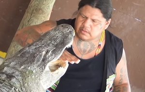 Florida Tribe's Last Alligator Wrestler Retires after Harrowing Incident | OutdoorHub