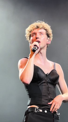 Troye Sivan, One of Your Girls | Live in Zurich 🤍 #troyesivan #concert #somethingtogiveeachother #oneofyourgirls #troyesivanconcert #troye @Troye Sivan