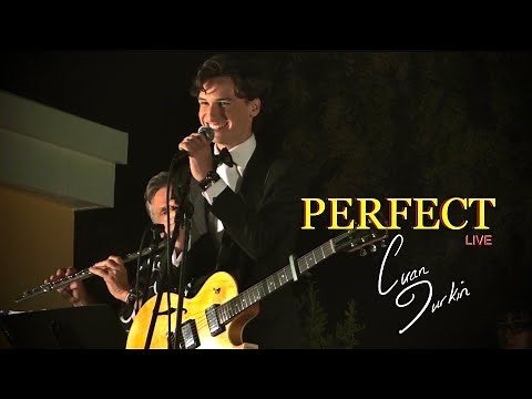 PERFECT in English & ITALIAN! Cuan Durkin LIVE