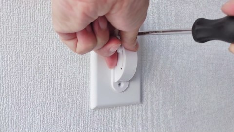 Light Switch Guard, ILIVABLE Childproof Fully Enclosed Light Switch Covers Protects Your Lights or Circuits from being Accidentally Turned On or Off by Children and Adults (White, 2 Pack)