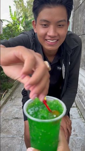 Ly kem màu xanh lá và ba cây kẹo trái cây#shorts