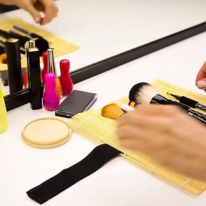 DIY makeup bag！http://www.dressup.com/makeup/ | Dress Up Games