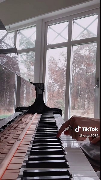 Kanye West's 'Runaway' Piano Instrumental Cover: Vibe Music