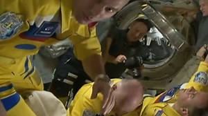 ISS : les cosmonautes russes ont-ils affiché un soutien à l’Ukraine dans leurs combinaisons jaunes et bleues ?